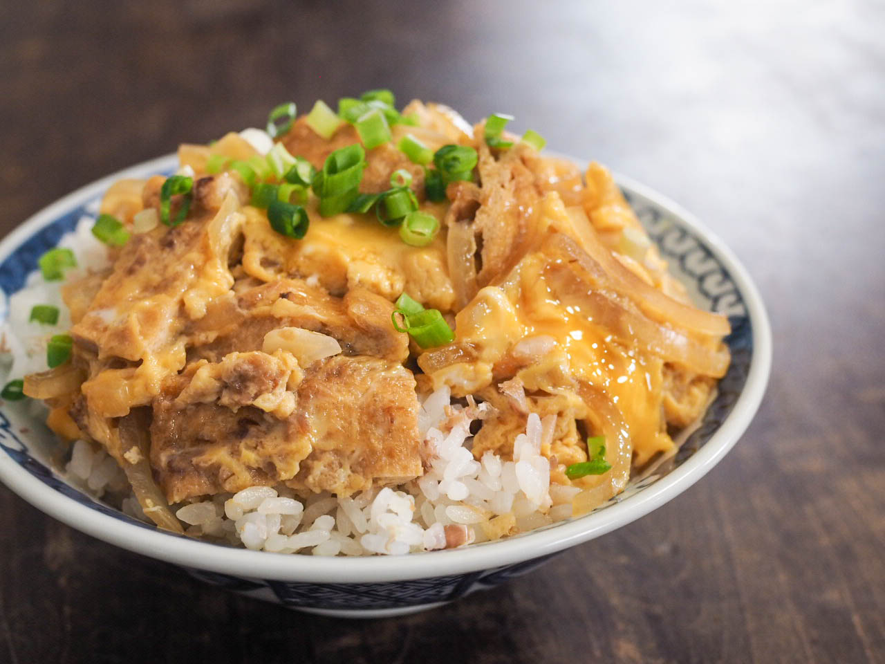 【油揚げの卵とじ丼】